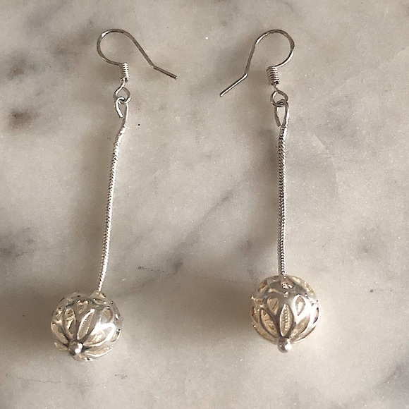VTG Sterling Silver Filigree Ball Long Thread Dangle Earrings Approx 2” - Picture 2 of 5